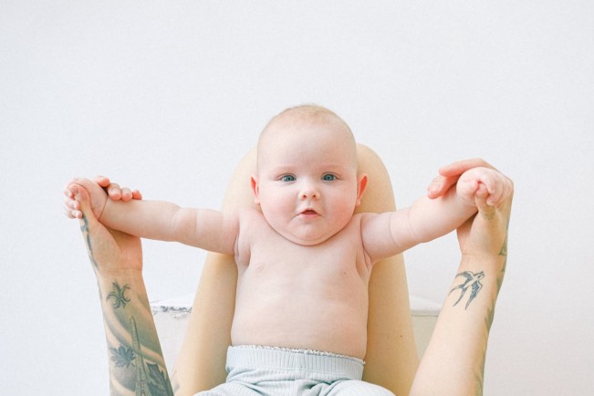 Perut kembung pada bayi sering dianggap sebagai hal yang wajar dan akan hilang dengan sendirinya.